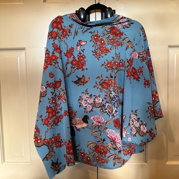 Asian inspired kimono top - Picture 2 of 4